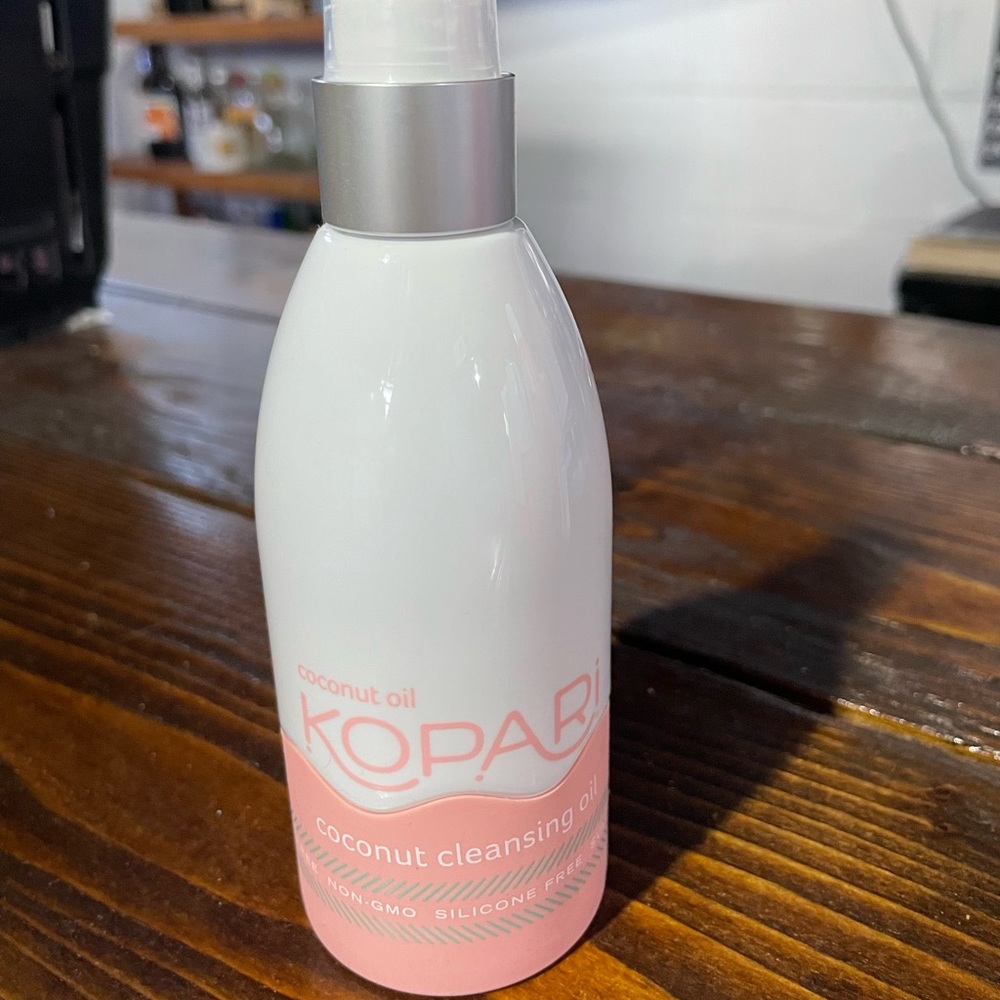 BNIB kopari coconut facial cleansing oil